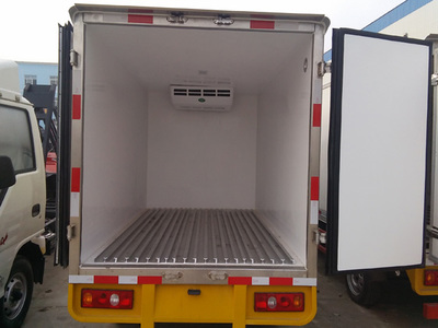 小型冷藏車與隨車吊的價格分析及選購指南